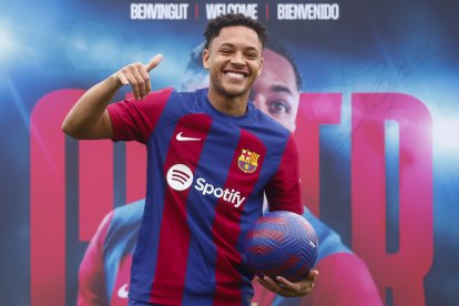 Vitor Roque, ahir durant la seua presentació com a blaugrana.