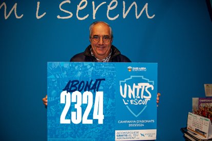 Imatge de l’abonat número 2.324, amb el qual es va assolir l’objectiu establert pel club.