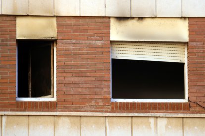 L’exterior del pis incendiat ahir a Calella.