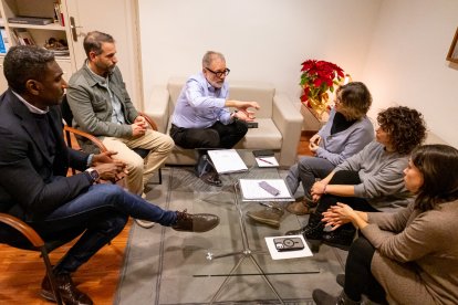 Representants de famílies de Cappont es van reunir amb Larrosa.