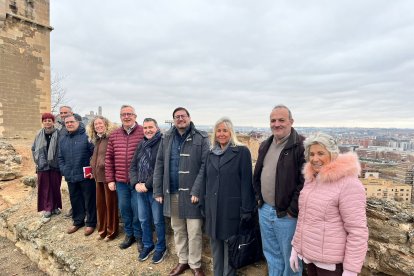 Foto de família dels impulsors de la iniciativa, ahir al Castell Templer de Gardeny.