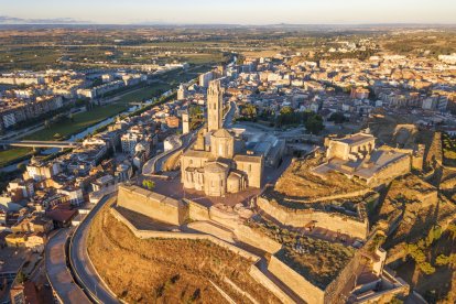 montfalcó murallat. Aquesta vila closa s’alça a la comarca de la Segarra.