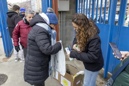 Imatge de la recollida solidària de productes que va organitzar el club a favor de Lleida Pels Refugiats.