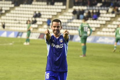 Antonio Romero, celebrant la victòria davant del Cerdanyola.