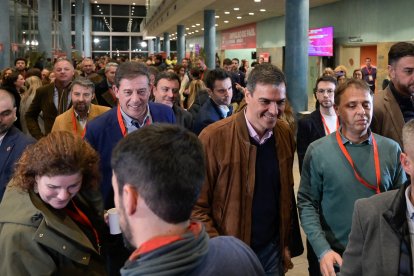 Pedro Sánchez a l’arribar a la convenció política del PSOE que se celebra aquests dies a la Corunya.