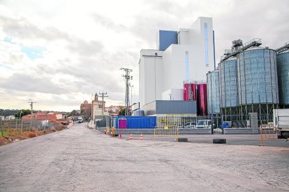 La nova zona industrial d’Almenar, que l’ajuntament està dotant de serveis bàsics.