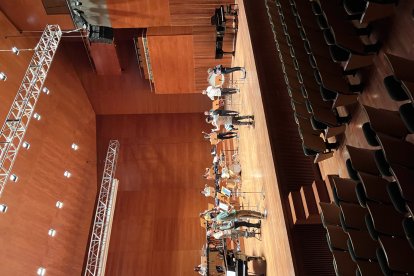 Un dels assajos ahir a l’Auditori per al concert del desè aniversari de LleidArt Ensemble.