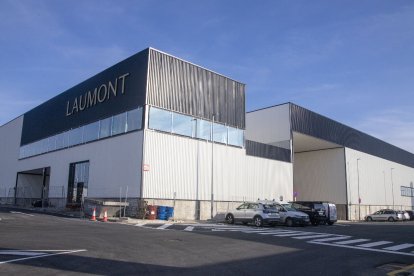 La nova nau que Laumont ha construït a Tàrrega.