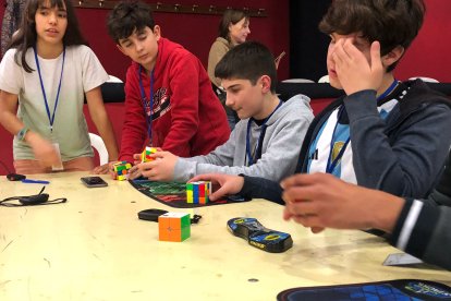 Prova del campionat mundial de cubs de Rubik a Ivars d'Urgell