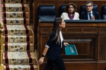 Nogueras passant dimarts per davant dels ministres Montero i Bolaños al Congrés.