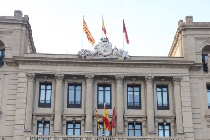 La façana de Blondel del Palau de la Paeria.