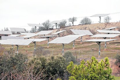Un parque solar ya existente, situado junto a Cervera. - X.S.