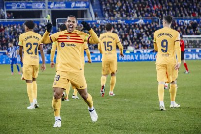 Vitor Roque celebra, amb un gest característic, el gol que significava l’1-3 i que donava tranquil·litat a l’equip blaugrana.