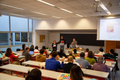 Jornada sobre matemàtiques ■ L’edifici polivalent 1 del campus de Cappont de la UdL va acollir ahir la XXI Jornada Lleimat: Compartim matemàtiques, que va oferir conferències i tallers sobre aquesta assignatura dirigits tant a docents de Prim� ...