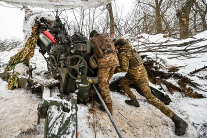 Soldats combatent a Ucraïna.