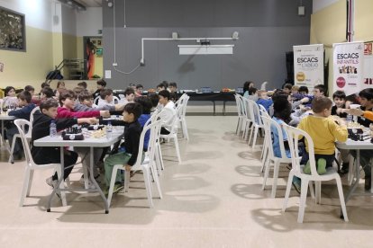 La Lliga Escolar Adejo d'escacs arranca amb 50 participants