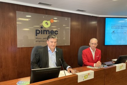 El president de Pimec, Antoni Cañete, i el secretari general, Josep Ginesta, ahir.