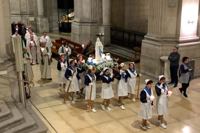 Rosari de torxes a la catedral de Lleida en honor a la Mare de Déu de Lourdes