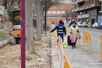 La renovació de la vorera era una reivindicació de l’associació de veïns del barri.