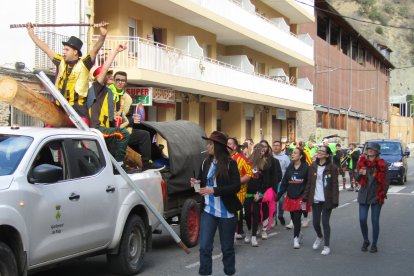 Rialp. Cercavila per recollir aliments per a la calderada.