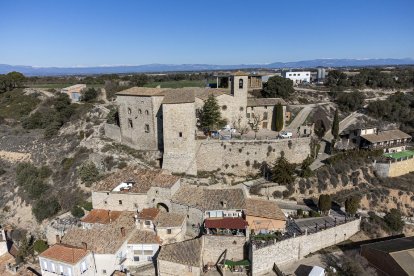 La fortificació medieval presideix Vergós Guerrejat.