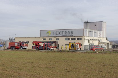 Fins a vuit dotacions van acudir a l’empresa situada a l’L-702 al seu pas per Artesa de Lleida.