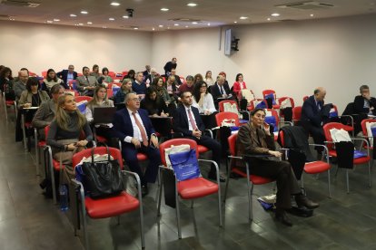 Assistents a la jornada organitzada ahir pel Col·legi d’Economistes a Lleida.