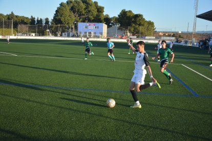 Youssef, del Borges, en una internada a l’àrea per la banda.