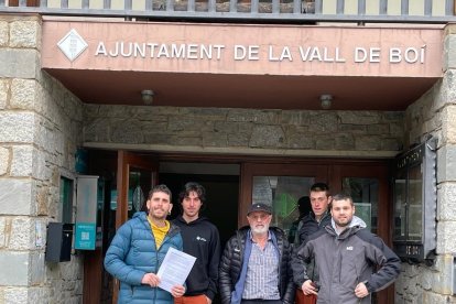 Entrega del manifest a l’ajuntament de la Vall de Boí.