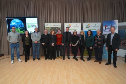 Un jurat d’experts. Professionals de la comunicació, com la directora de SEGRE, Anna Sàez (2a per l’esquerra), i de la promoció turística van elegir els guanyadors d’aquesta 34 edició del premi internacional Pica d’Estats de premsa, ràd ...