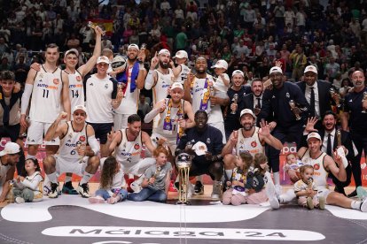 La plantilla del Madrid celebra el títol quatre anys després de l’última ocasió.