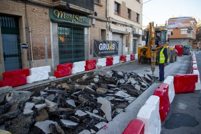 Obres per eixamplar les voreres a l'entorn de l'escola Pardinyes