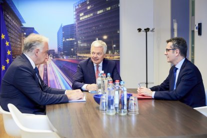 Bolaños, Reynders i González Pons durant la reunió d’ahir.