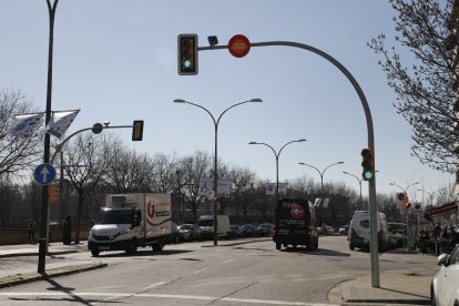 Càmera de control de la ZBE instal·lada a l’avinguda del Segre de Lleida ciutat.