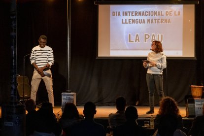 El Cafè del Teatre va acollir ahir l’acte ‘Les llengües, patrimoni de la Humanitat’.