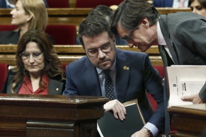 El líder del PSC, Salvador Illa, s’adreça a Pere Aragonès al Parlament.