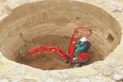 Alfarràs comença la restauració del pou de gel per fer-lo visitable