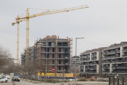 Pisos en construcció a la zona d’expansió de Copa d’Or de Lleida.