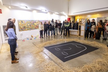 Projecte artístic a l'Escola Leandre Cristòfol de persones sense llar