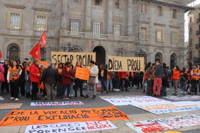 Van reclamar l’equiparació amb els treballadors públics.