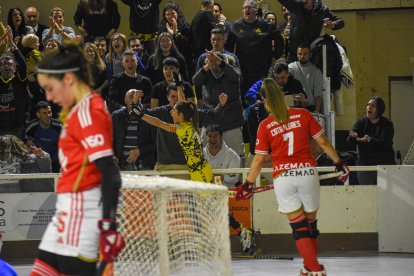 Maria Porta festeja efusivament el gol que restablia la igualada.