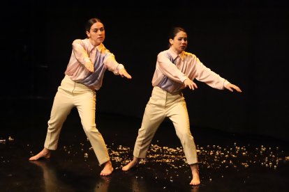 La companyia de la ballarina contemporània Carla Sisteré va posar la dansa a la festa d’aniversari.