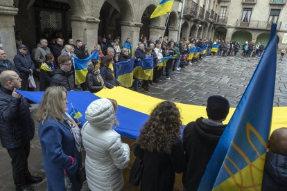 Més de 300 persones no van dubtar ahir a expressar suport i solidaritat amb Ucraïna a Guissona.