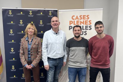 Palau, segon per l’esquerra, amb els tècnics i responsables de la borsa d’habitatge del Pla.