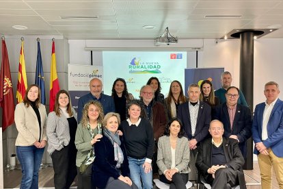 Imatge dels assistents a la reunió entre la Fundació Pimec i les entitats d’emprenedores.