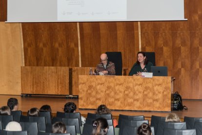 L’escriptora catalana Care Santos va impartir ahir la conferència ‘Escriure començant pel començament’.