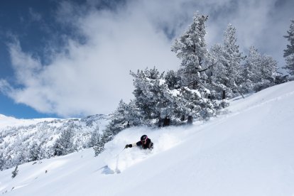 Un esquiador aquesta setmana a l’estació d’esquí de Baqueira.