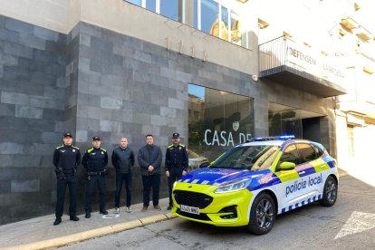 Dos nous agents i cotxe patrulla per a la Policia Local d'Alcarràs