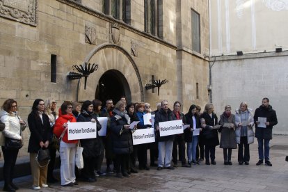 La presentació del manifest va comptar amb el suport de tots els grups de l’oposició municipal.