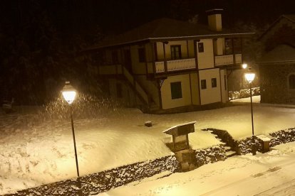 Imatge de la nevada d’ahir a la Torre de Capdella. - TURISME VALL FOSCA / X